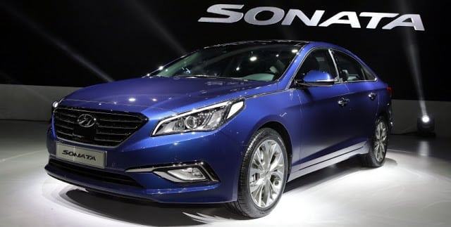 Hyundai Sonata 2015 có phần nổi bật về kiểu dáng khi so sánh với Camry 2015