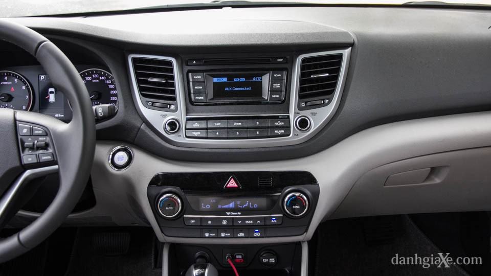 Hyundai Tucson chỉ được trang bị đầu CD ở mức cơ bản 