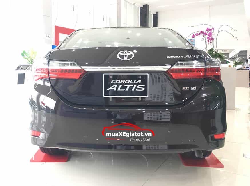 Toyota Altis 2.0V CVT Luxury 2018 (Đuôi xe)