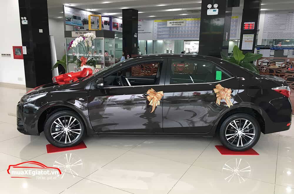 Toyota Altis 2.0V CVT Luxury 2018 (Hông xe)