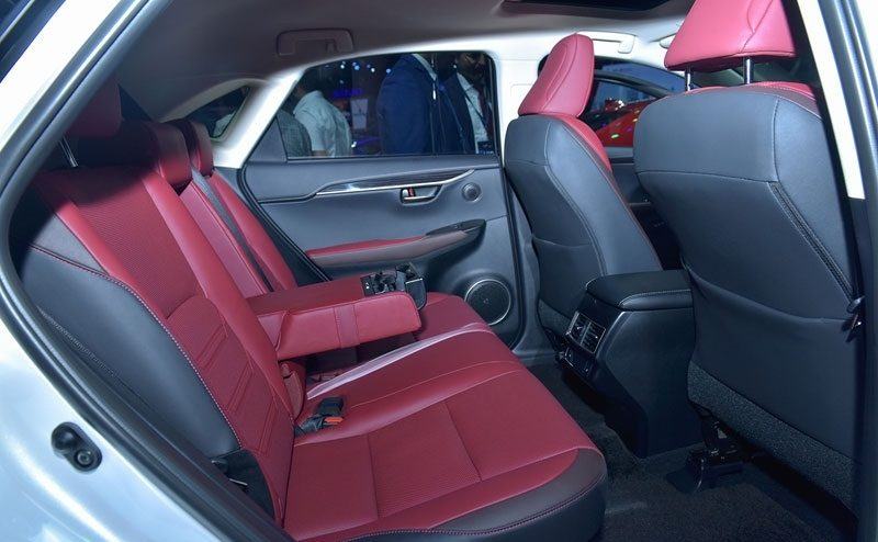 Lexus NX 300 2018 : Hàng ghế sau