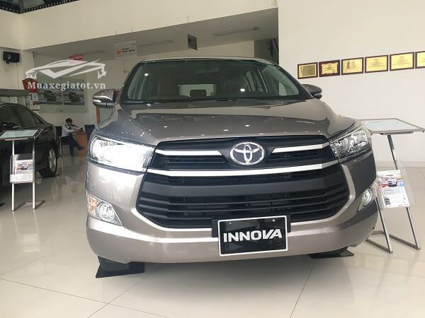 Toyota Innova 2.0G số tự động 2018 (Đầu xe)
