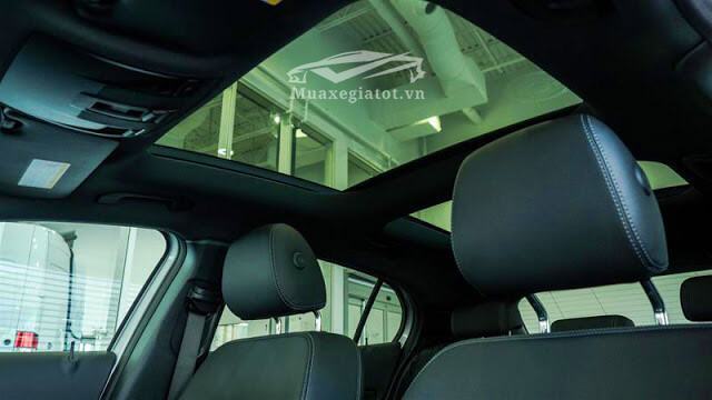 Mercedes GLA 250 4MATIC 2019 trang bị cửa sổ trời siêu rộng Panoramic