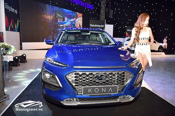 KONA hoàn toàn mới gây ấn tượng với mặt trước giàu cảm xúc, ứng dụng ngôn ngữ thiết kế mới của Hyundai có tên gọi "Cascading Grille".
