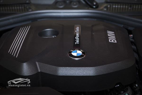 BMW 118i 2019 được trang bị khối động cơ Xăng 1.5L, 3 xy lanh thẳng hàng. Cỗ máy này có khả năng sản sinh công suất tối đa 136 mã lực, mô men xoắn cực đại 220 Nm.
