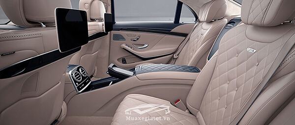 Hàng ghế sau S450 Luxury là ghế thương gia có thể điều chỉnh ngả lưng ghế 43,5 độ, tích hợp đệm đỡ bắp chân.
