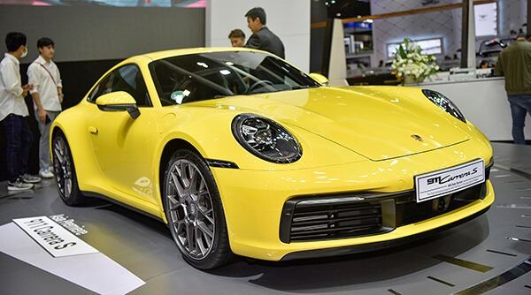 Porsche 911 Carrera S 2020 thế hệ thứ 8 đang dành được nhiều sự quan tâm từ giới nhà giàu Việt Nam