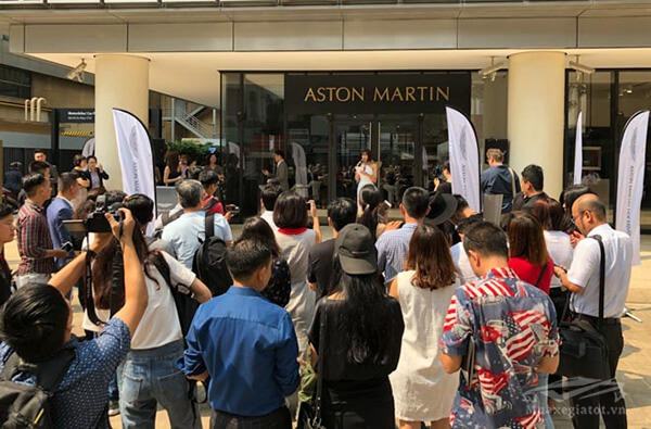 Showroom đầu tiên của Aston Martin Việt Nam toạ lạc tại toà nhà Đức, 33 Lê Duẩn, Quận 1, Tp. Hồ Chí Minh