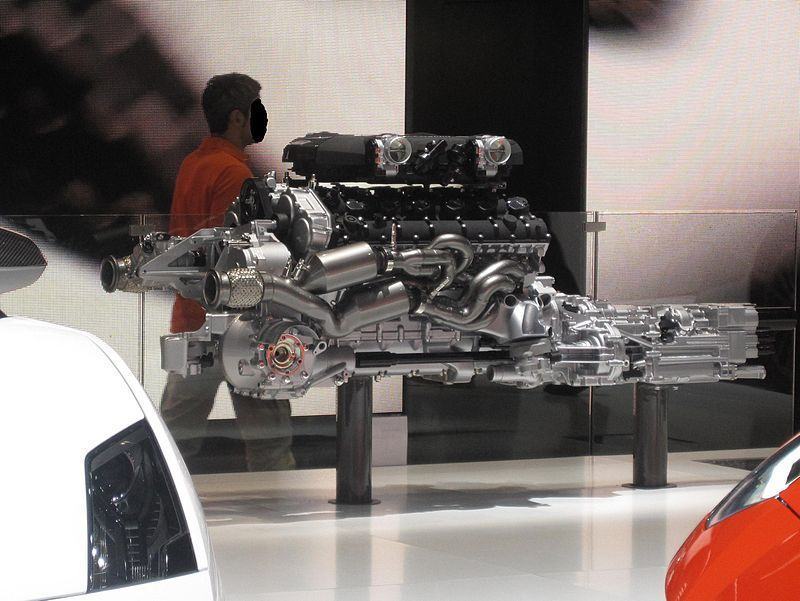 800px-Lamborghini_Aventador_Engine