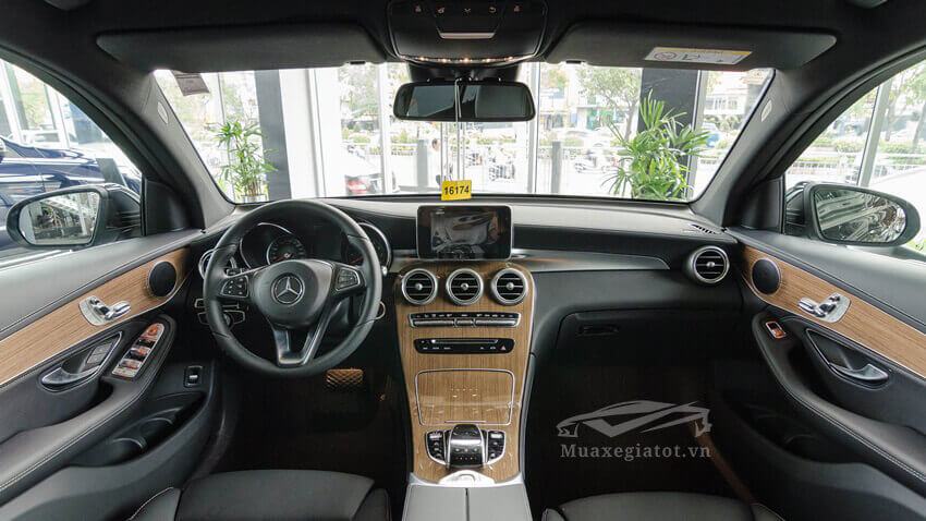 Nội thất Mercedes GLC 250 4Matic 2020 rộng rãi, thoáng đãng
