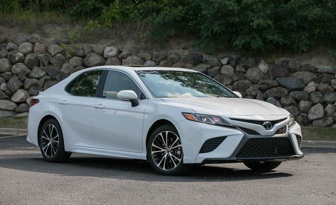 8. Toyota Camry- 690.729 xe