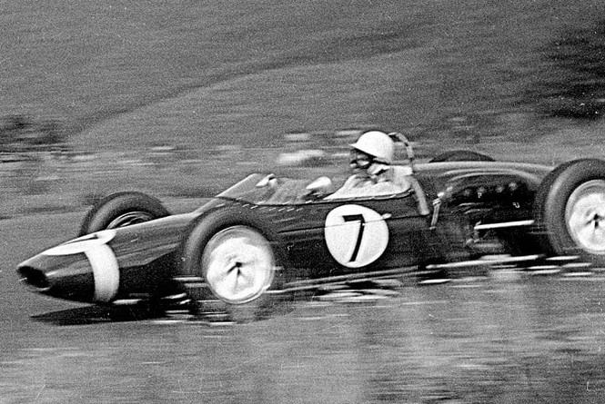 Chiếc Cooper được điều khiển bởi Stirling Moss tại chặng Argentine Grand Prix.