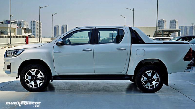 thung-xe-toyota-hilux-2020-2021-muaxegiatot-vn
