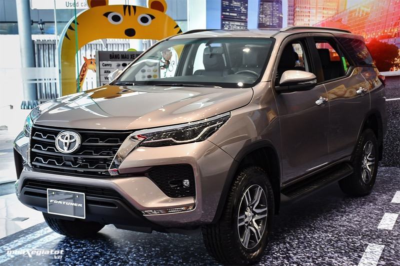 xe toyota fortuner 2021 mau dong muaxegiatot vn