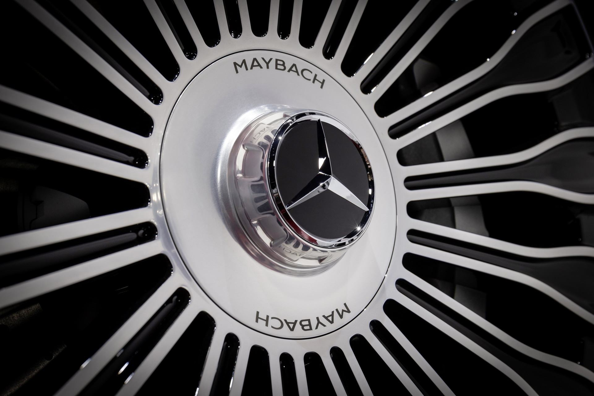 Truc-banh-xe-Mercedes-Maybach-S-Class-2021-muaxegiatot-vn