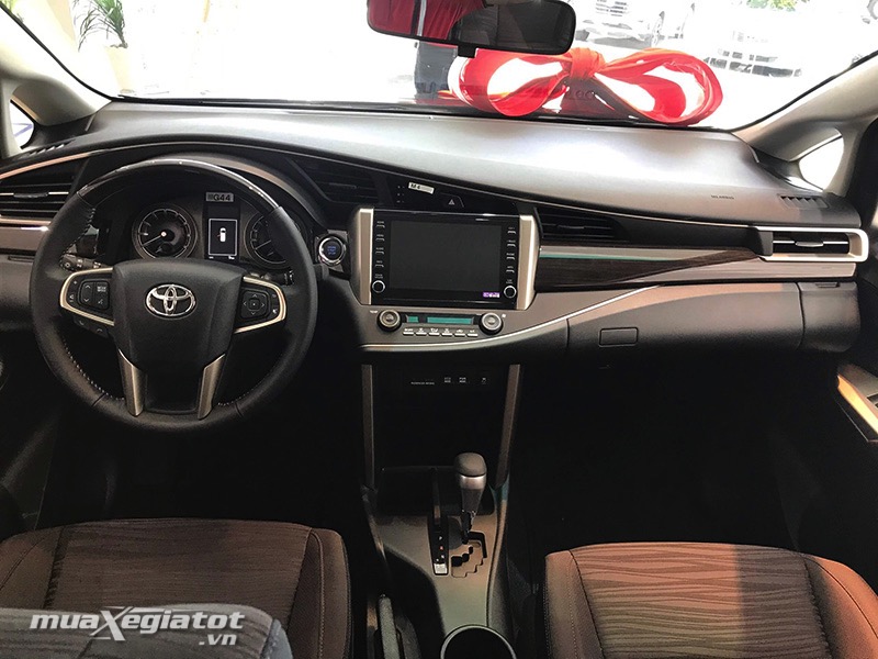 Noi-that-xe-Toyota-Innova-Venturer-2021-muaxegiatot-vn.jpg