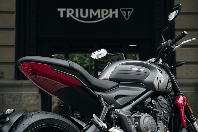 Duoi-xe-Triumph-Trident-660-2021-2022-muaxegiatot-vn