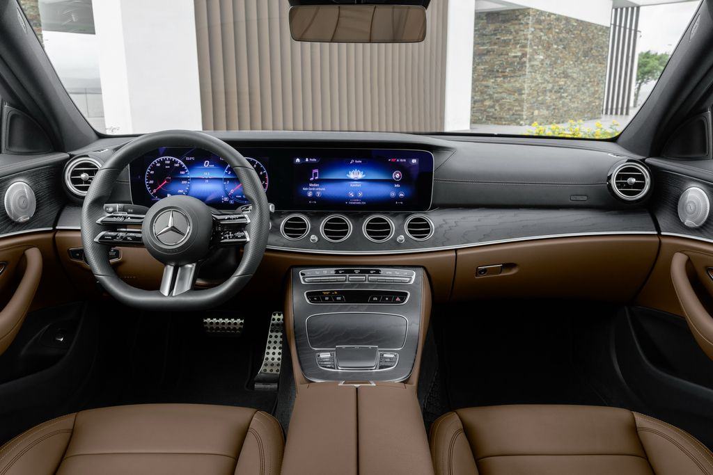 Noi-that-xe-Mercedes-Benz-E-Class-2021-Muaxegiatot-vn