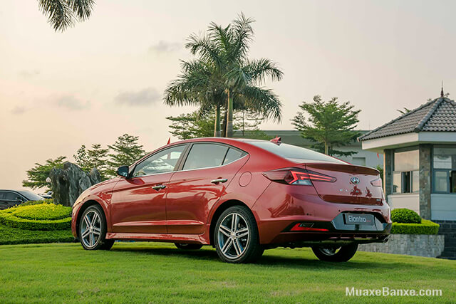 duoi-xe-hyundai-elantra-2019-2020-sport-16at-muaxegiatot-vn