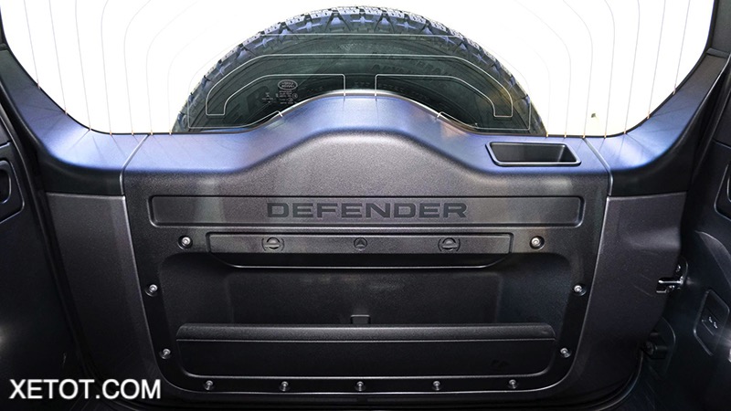 mo-cop-trong-xe-Land-Rover-Defender-2020-2021-xetot-com