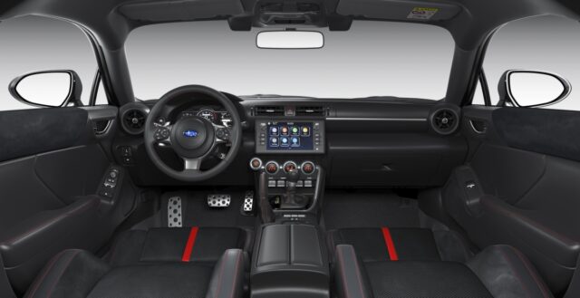 Khoang lái với điểm nhấn với nhiều chi tiết thể thao của Subaru BRZ 2022.