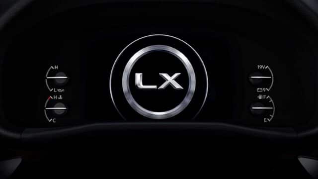 Vô-lăng mới và cụm đồng hồ kỹ thuật số hiện đại của Lexus LX600 2022.