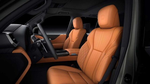 Lexus LX600 2022 có ghế bọc da cao cấp.