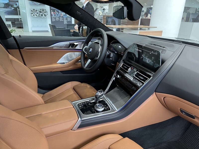 BMW 840i Gran Coupe có ghế ngồi bọc da cao cấp.