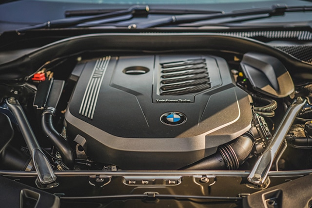 BMW 840i Gran Coupe có động cơ mạnh mẽ.
