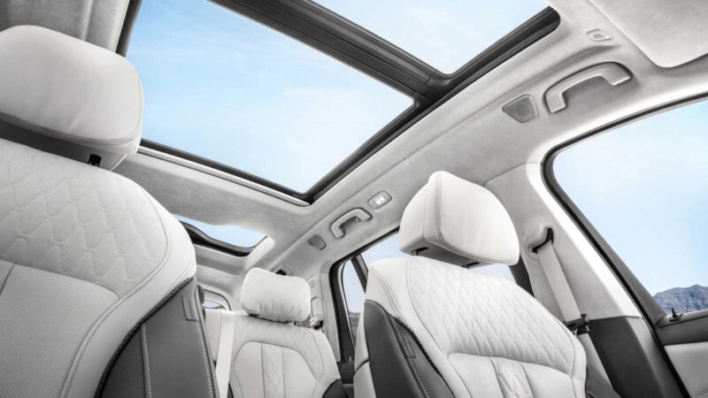 Ghế xe BMW X7 2023 có nhiều tính năng hiện đại.
