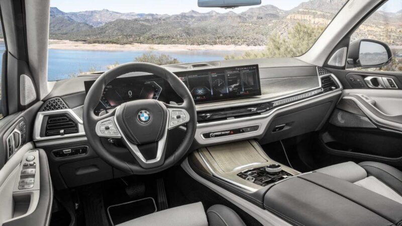 BMW X7 2023 ngập tràn tiện nghi.