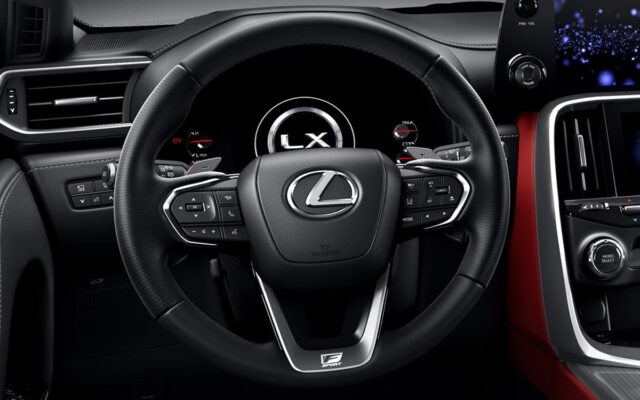 Vô-lăng và cụm đồng hồ hoàn toàn mới của Lexus LX600 2023.