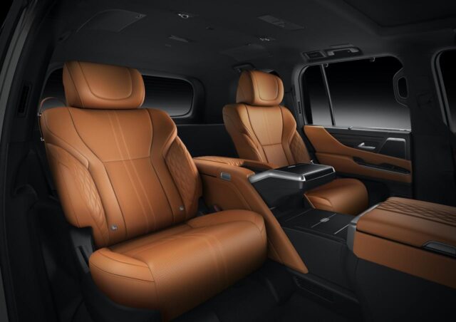 Lexus LX600 2023 VIP có 4 vị trí ngồi tách biệt.