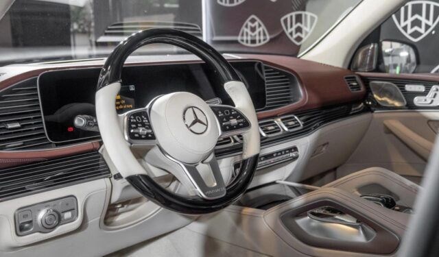 Mercedes-Maybach GLS 480 2022 với vô lăng bọc da cao cấp.