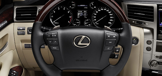 So sánh Land Cruiser và Lexus LX570: Sức hấp dẫn từ thương hiệu