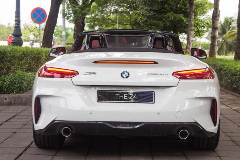 BMW Z4 có phần đuôi khí động học.