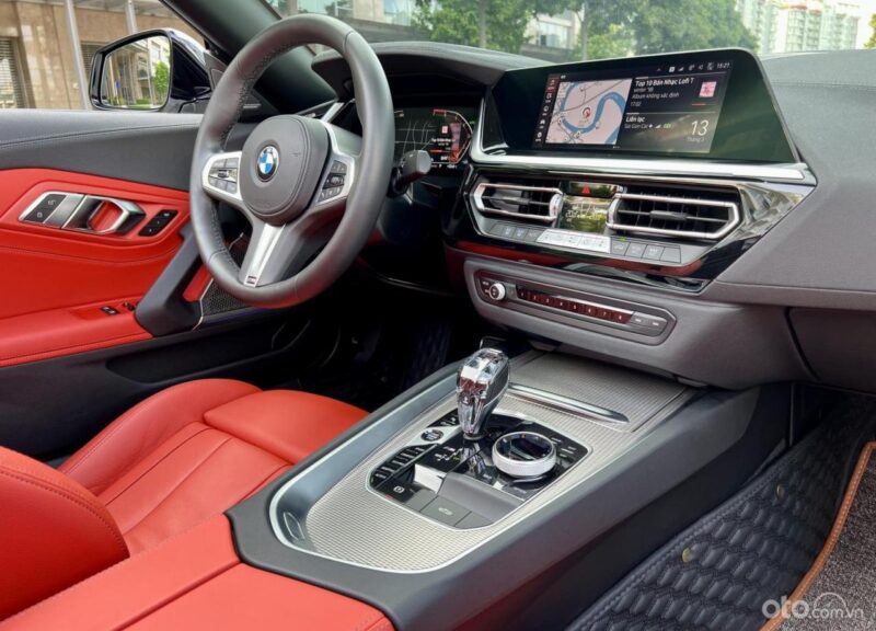 BMW Z4 có nội thất thể thao.