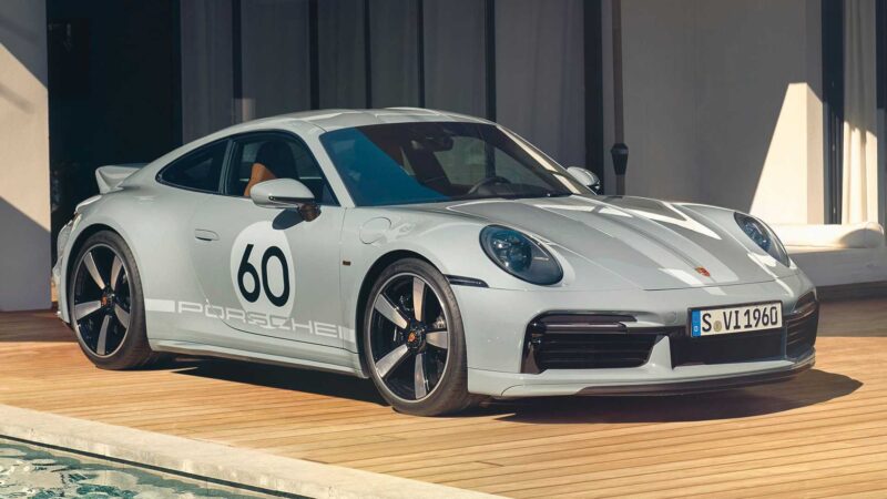 Porsche 911 Sport Classic 2023 với phần thân đậm chất thể thao.