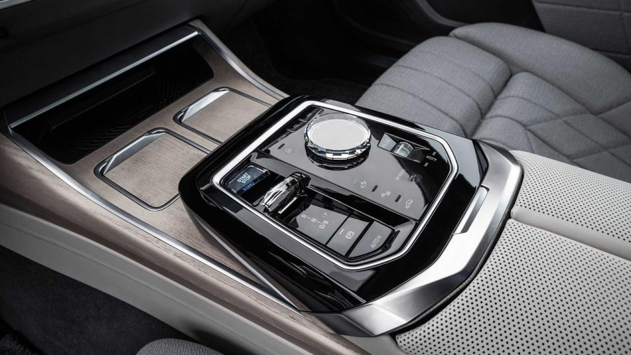 Đánh giá xe BMW i7 2023: Xe sedan hạng sang cỡ lớn thuần điện đỉnh cao nội thất