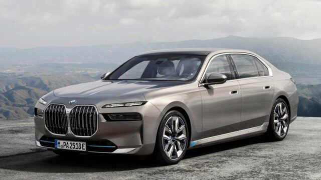 BMW i7 2023 là xe thuần điện đầy tương lai.