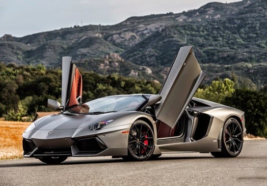 Lamborghini được thành lập năm 1963.
