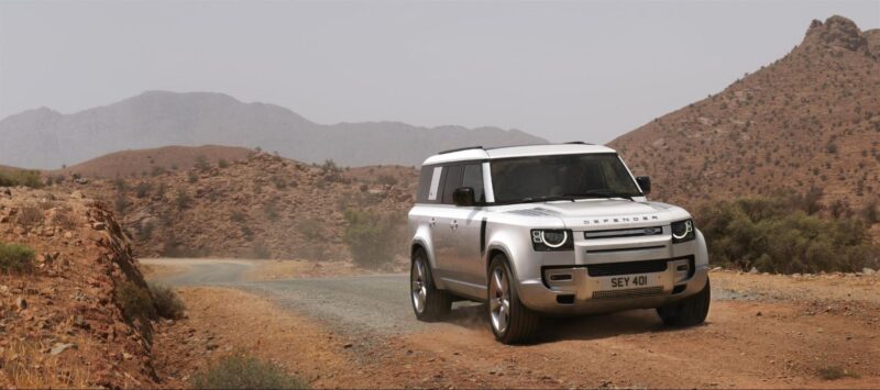 Land Rover Defender 130 2022 có thiết kế quen thuộc.