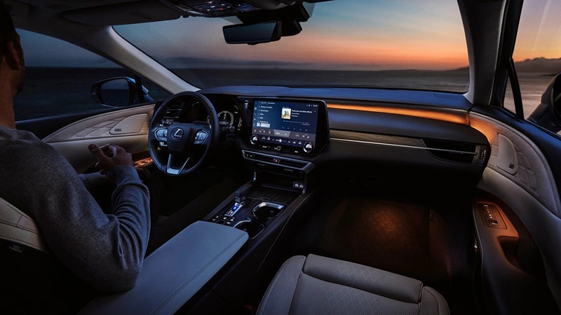 Lexus RX 2023 với nội thất mới.
