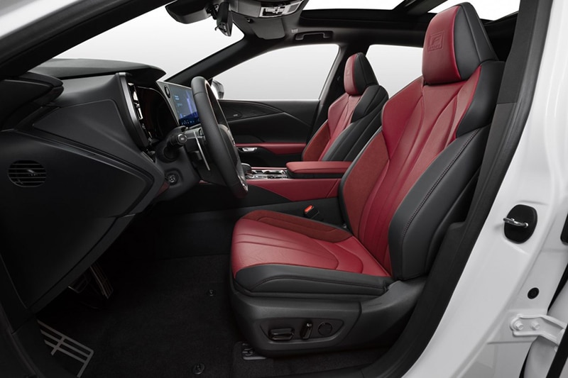 Lexus RX 2023 với ghế da cao cấp.