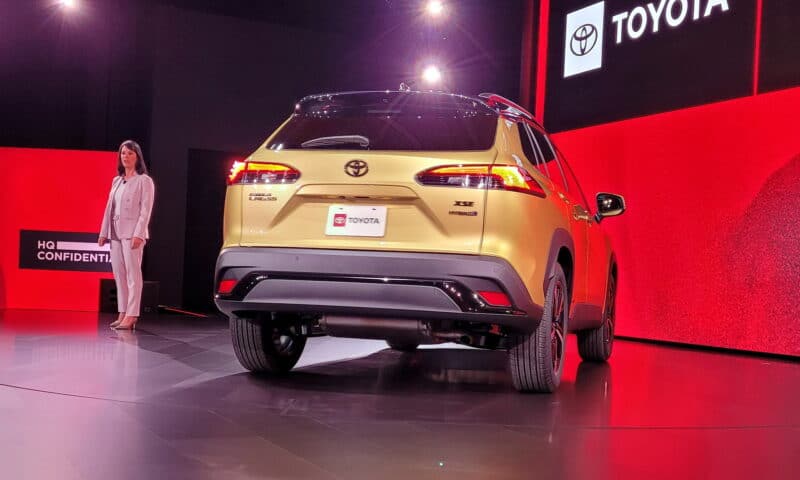 Toyota Corolla Cross 2024 với đuôi xe quen thuộc. Toyota Corolla Cross 2023 với đuôi xe quen thuộc.