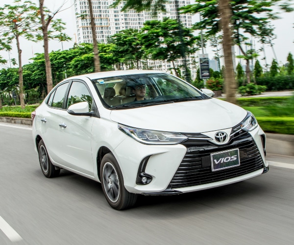 Toyota Vios trở lại với doanh hơn gấp đôi xe đứng ngay phía sau.