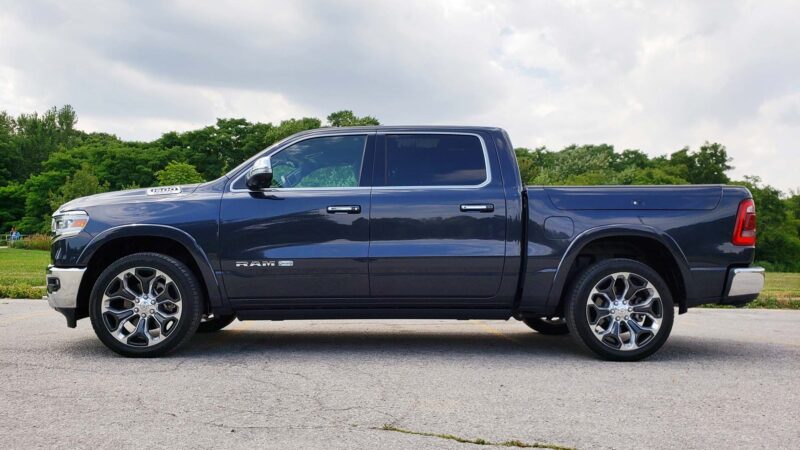 Hong xe RAM 1500 Laramie Longhorn 2022 2023 Muaxegiatot vn