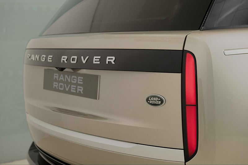 Range Rover 2023 có đèn hậu thanh mảnh.