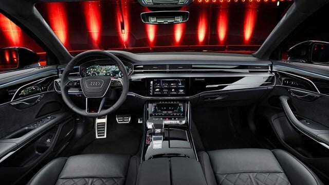 Audi A8 2023 với khoang lái nhiều vật liệu cao cấp.