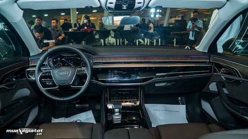 Audi A8L 2022 sở hữu nội thất tiện nghi.